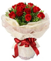 12 adet kırmızı gül buketi  Yozgat anneler günü çiçek yolla 