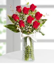 7 Adet vazoda kırmızı gül sevgiliye özel  Yozgat çiçek siparişi sitesi 