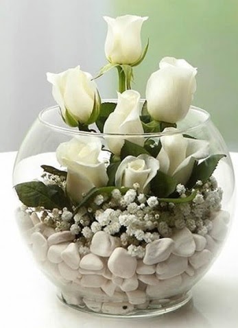 Beyaz Mutluluk 9 beyaz gül fanusta  Yozgat çiçek siparişi sitesi 