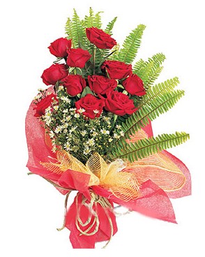  Yozgat İnternetten çiçek siparişi  11 adet kırmızı güllerden buket modeli