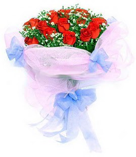  Yozgat çiçek siparişi sitesi  11 adet kırmızı güllerden buket modeli