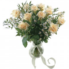 Vazoda 8 adet beyaz gül  Yozgat 14 şubat sevgililer günü çiçek 